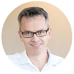 Dr. Daniel Geue 